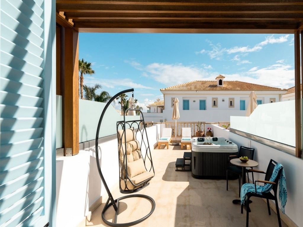 rooms-bungalow-family-garden-view-with-outdoor-whirpool-spa-jazzi