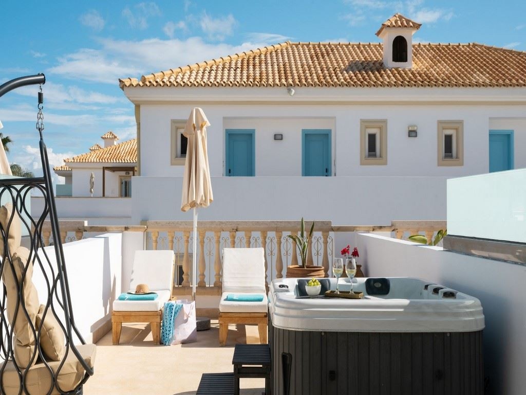 rooms-bungalow-family-garden-view-with-outdoor-whirpool-spa-jazzi