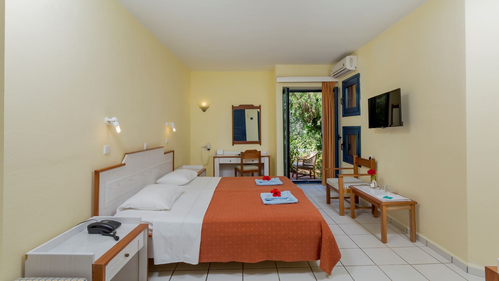 rooms-doubletwin-room