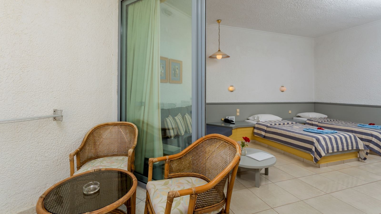 rooms-doubletwin-room-side-sea-view