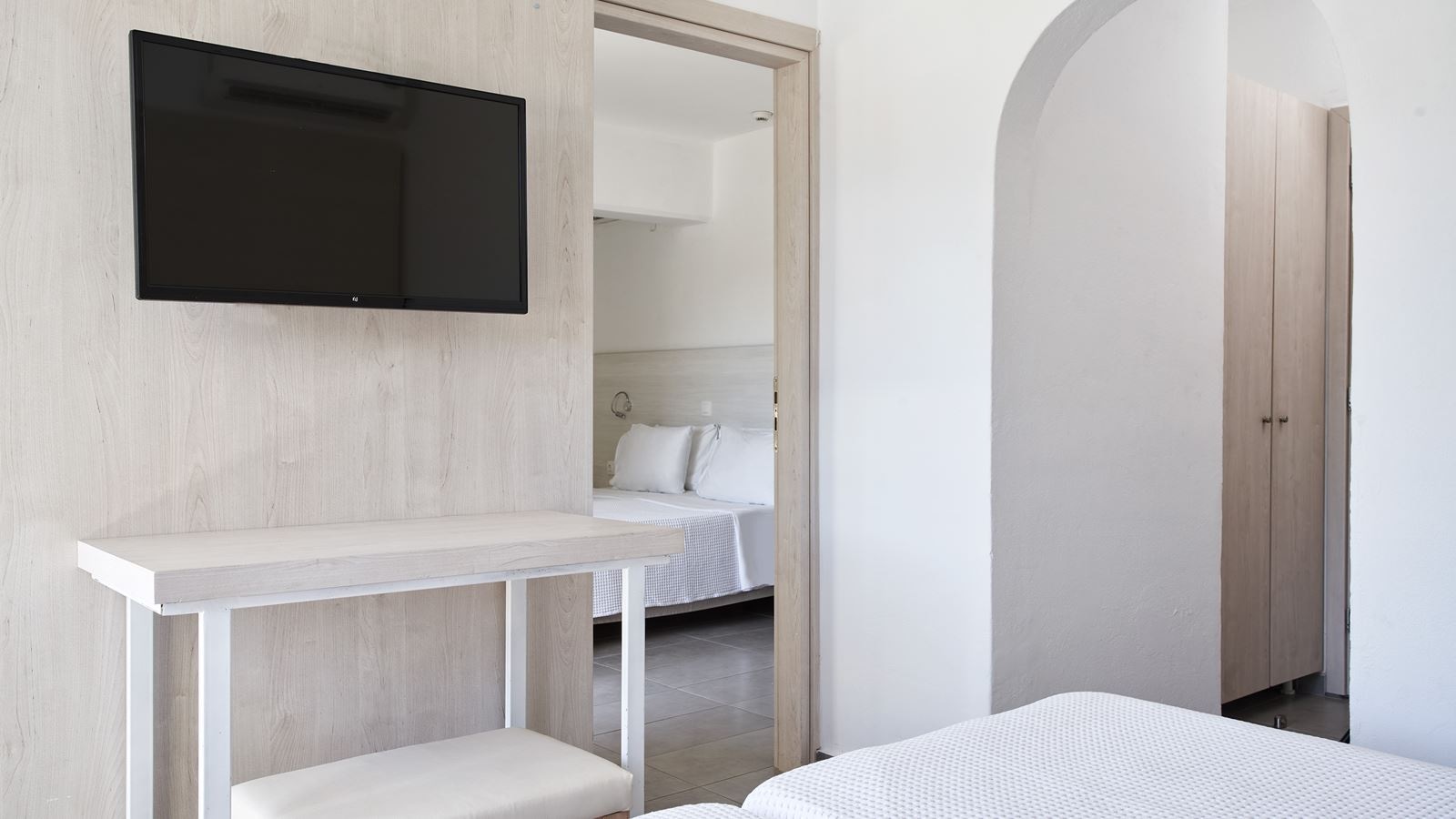 rooms-annex-family-room-land-view