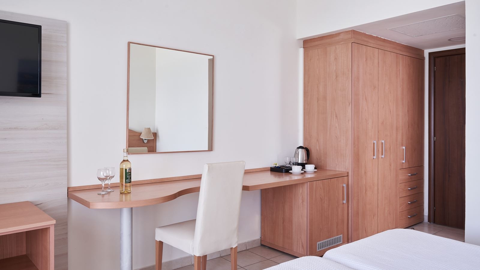 rooms-classic-double-room-land-view