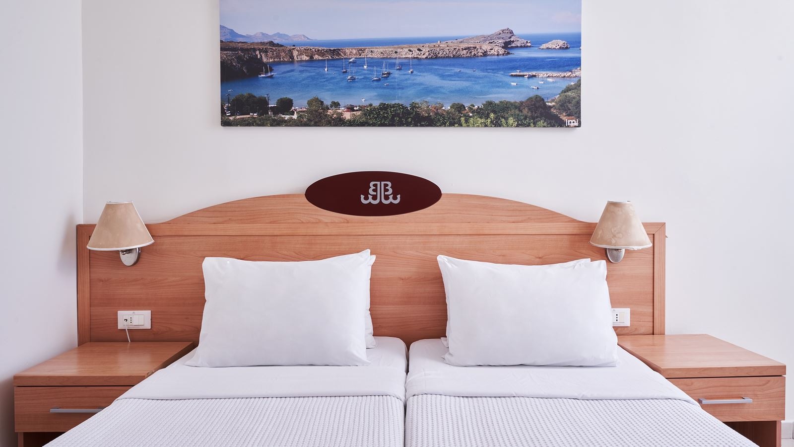 rooms-family-room-land-view