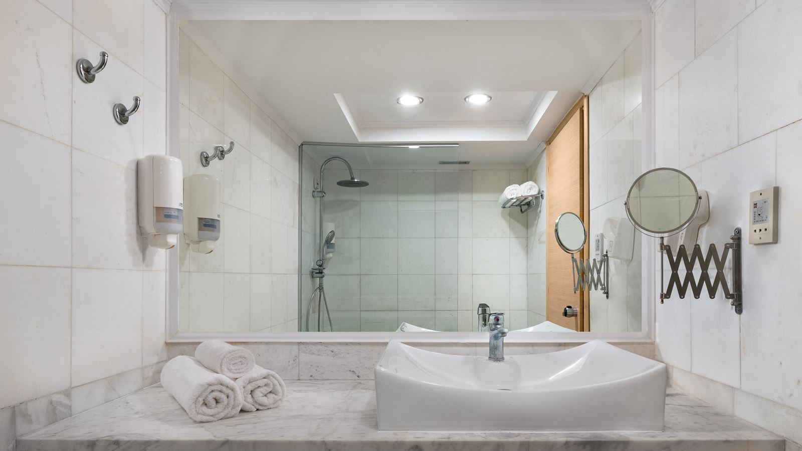 rooms-family-deluxe-swimup-sea-view