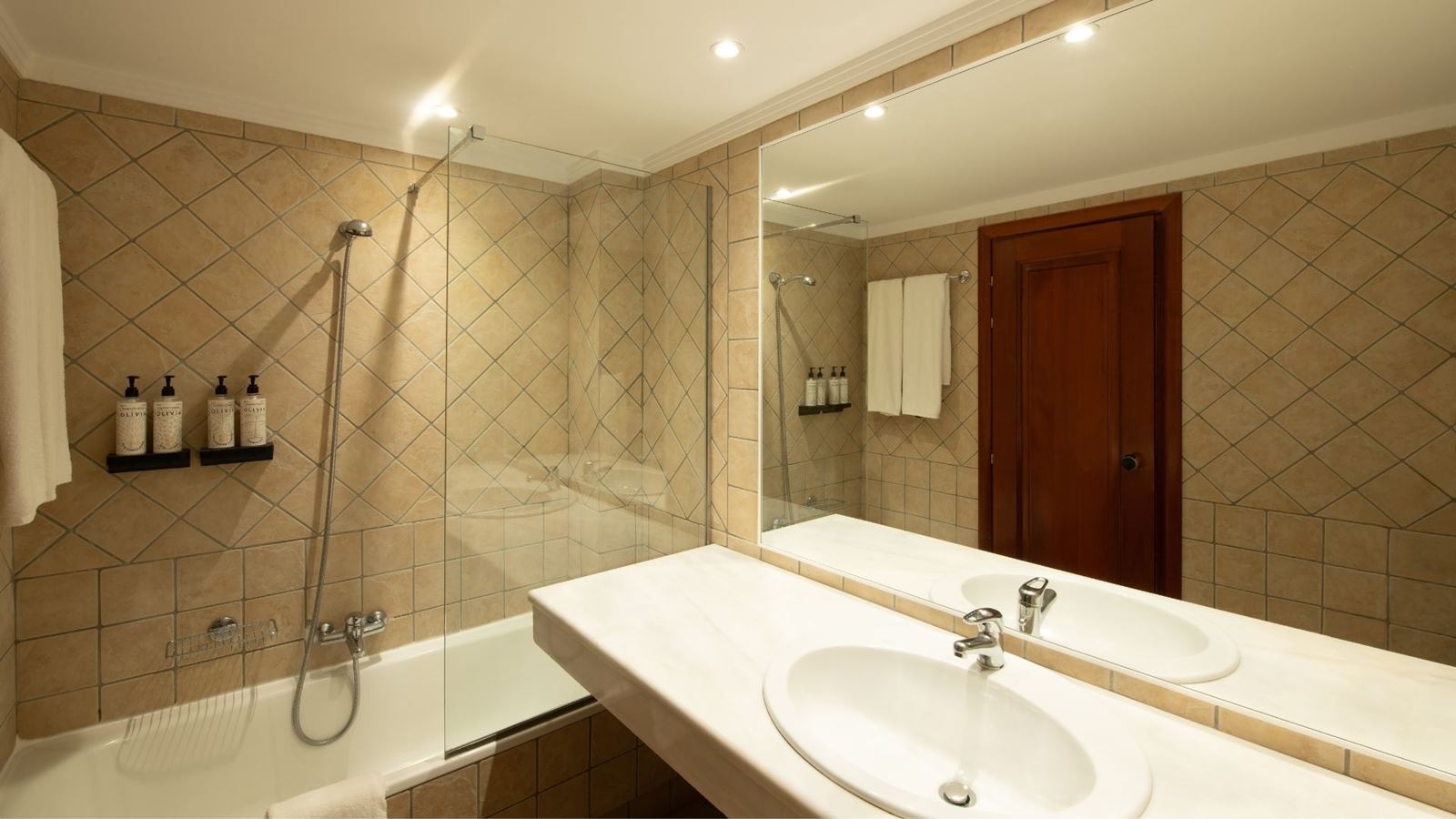 rooms-room-double---side-sea-view--balcony