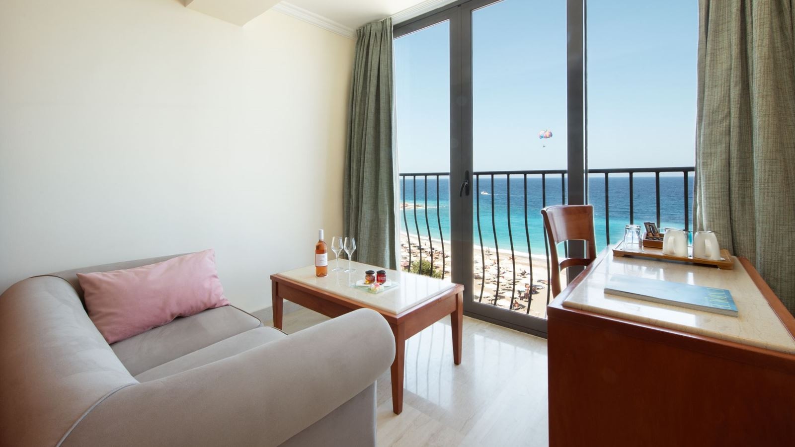rooms-room-double----sea-view--with--french-balcony