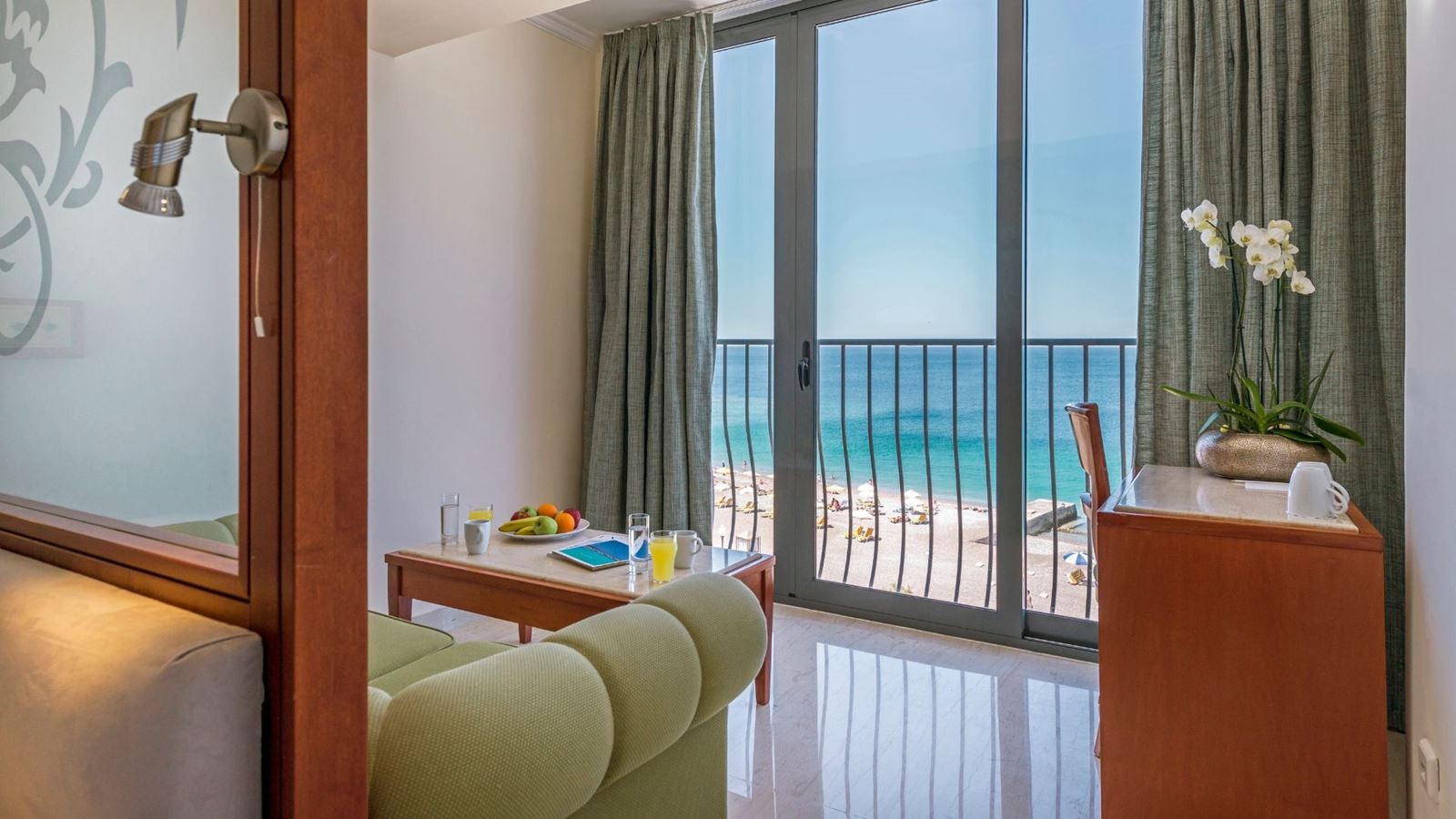 rooms-room-double----sea-view--with--french-balcony