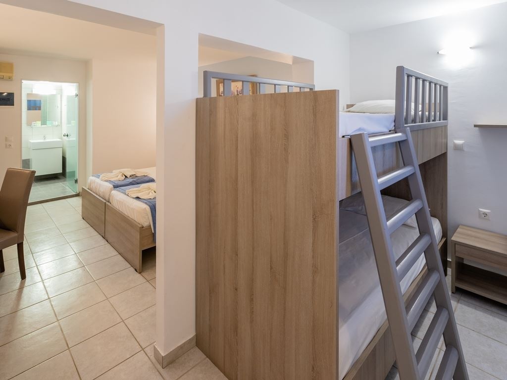 rooms-superior-family-open-plan-with-balcony