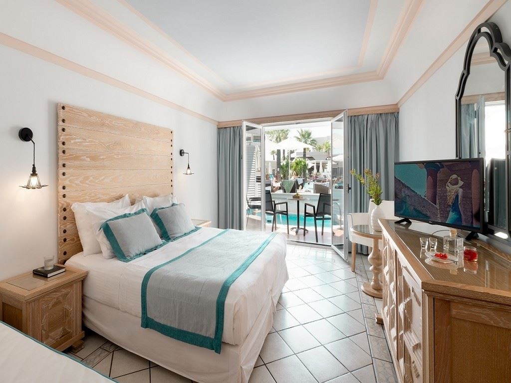 rooms-family-suite-sharedpool