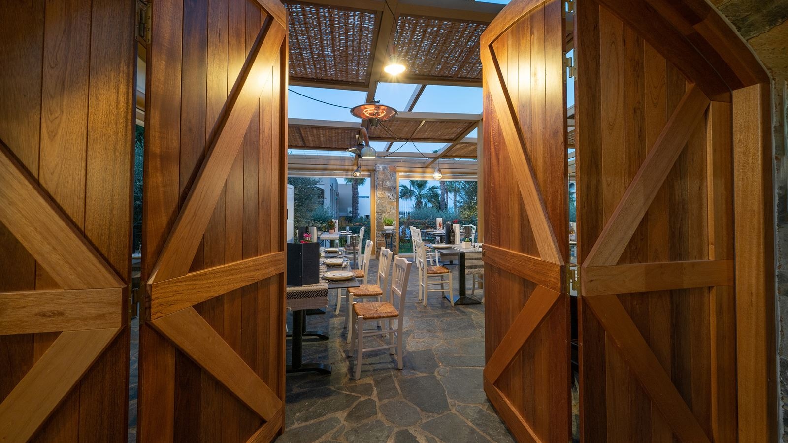 restaurants-kafeneio-traditional-restaurant-fixed-menu