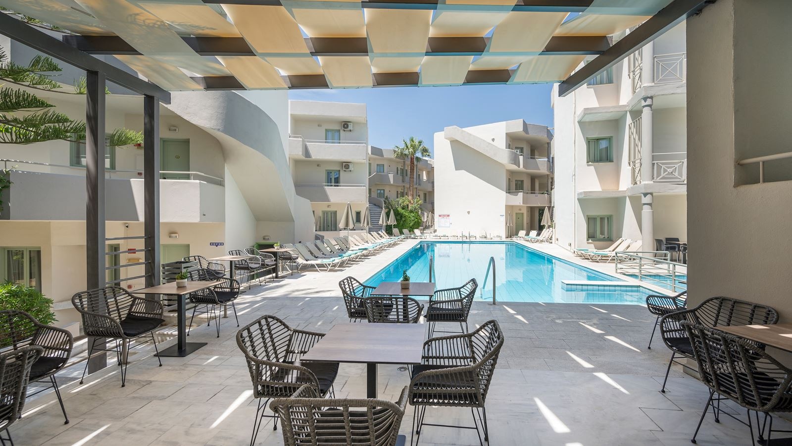 bars-pool-bar-summer-beach