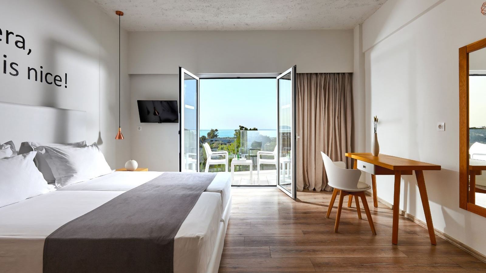 rooms-1-bedroom-family-balcony