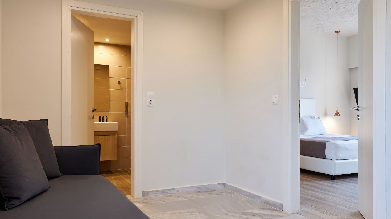 rooms-1-bedroom-family-balcony