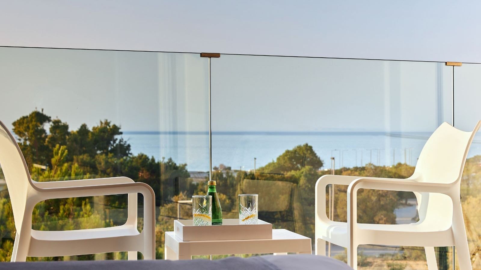 rooms-1-bedroom-family-balcony