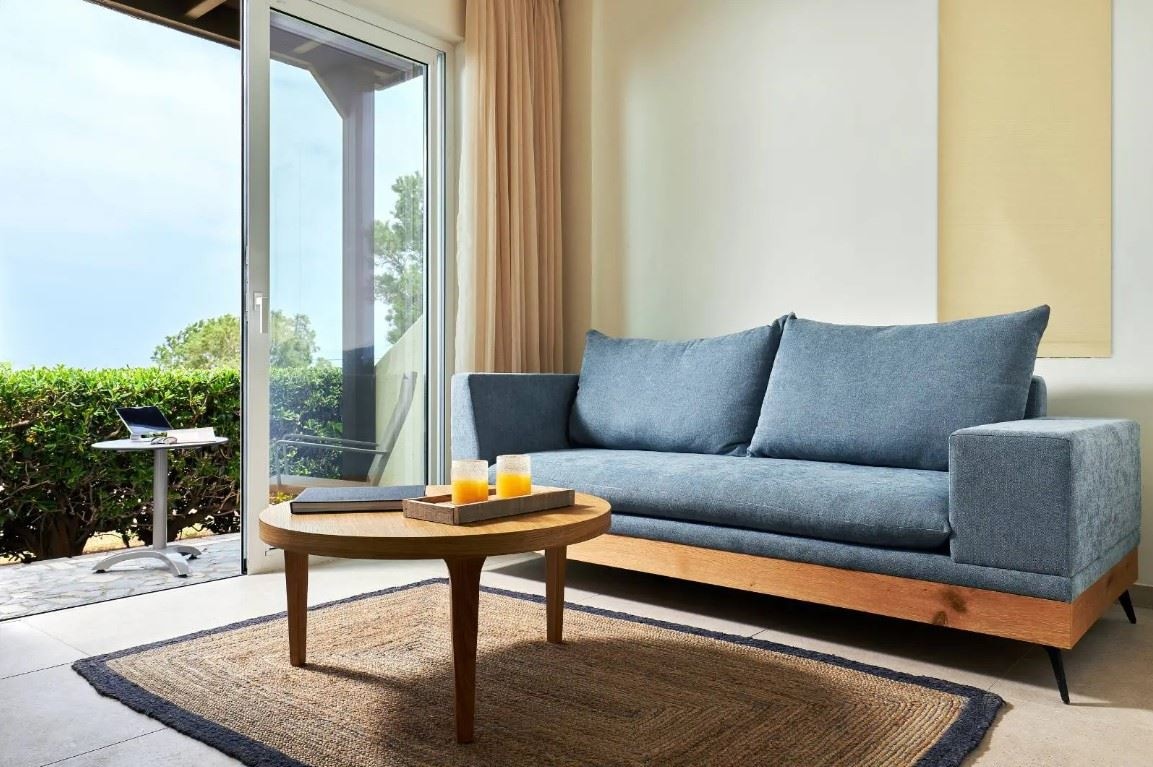 rooms-junior-suite-sea-view-with-balcony