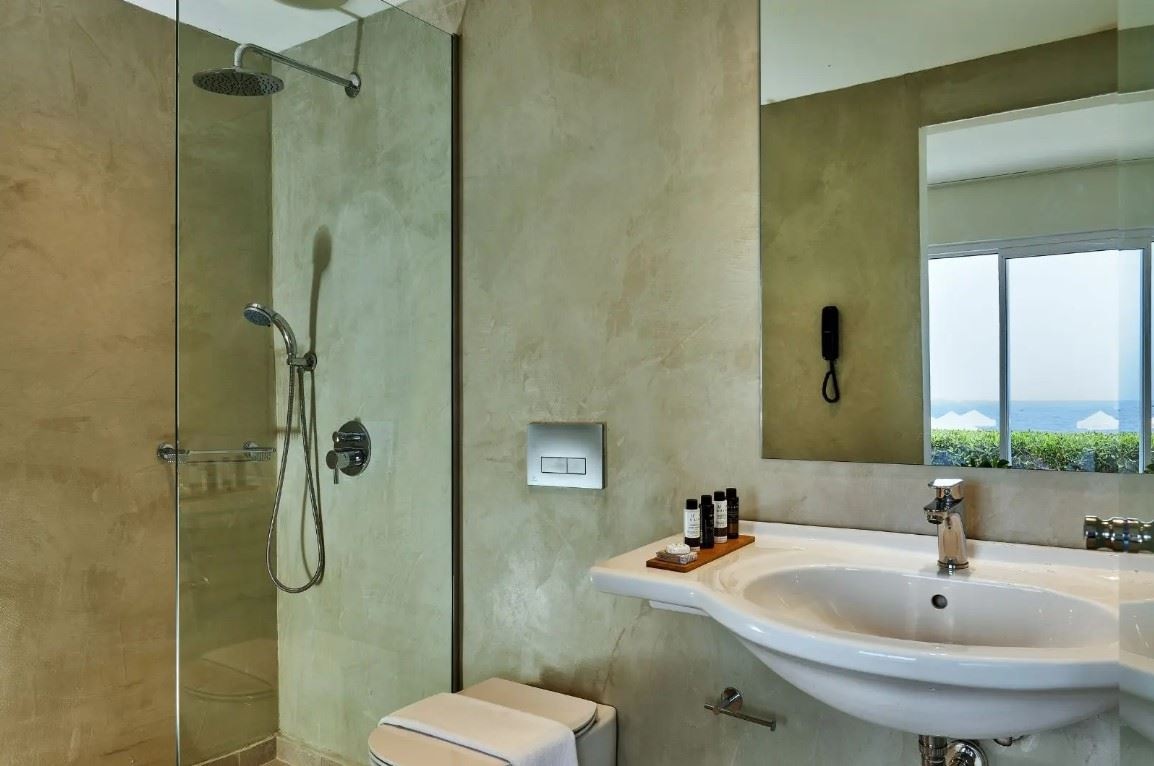 rooms-junior-suite-sea-view-with-balcony