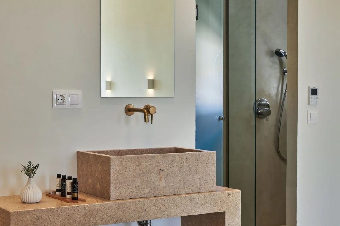 rooms-vip-maisonette-exterior-jacuzzi-gardenview-balcony