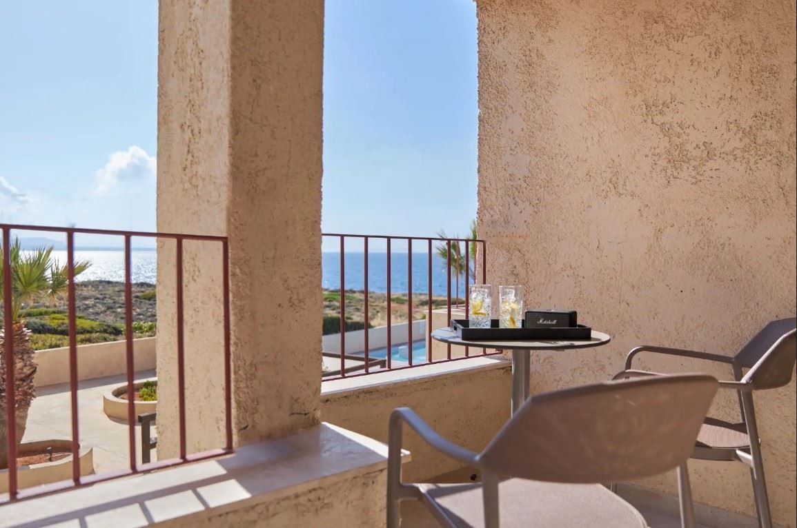 rooms-vip-maisonette-exterior-jacuzzi-gardenview-balcony