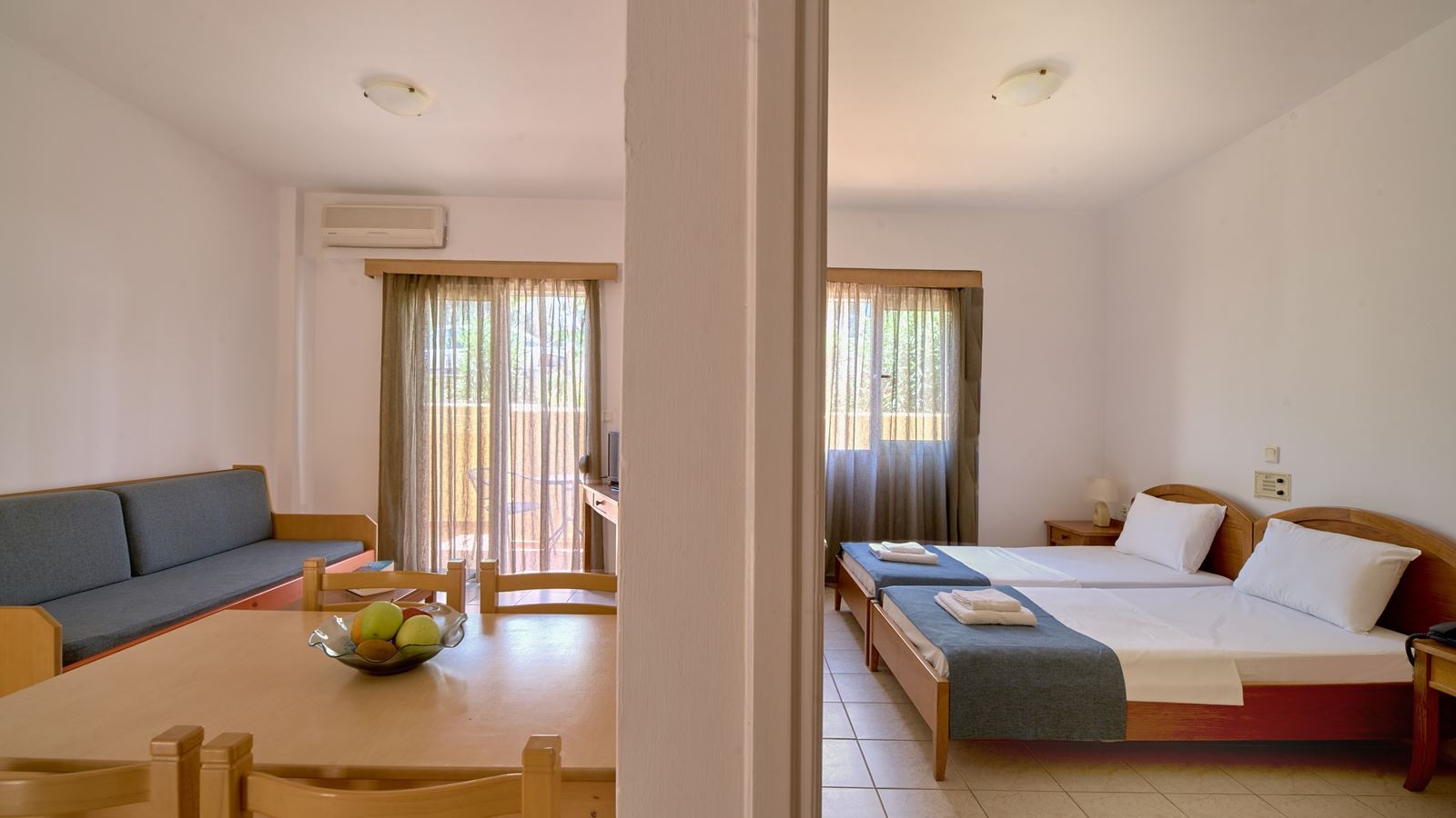 rooms-apartment-1-bedroom-balcony-or-terrace