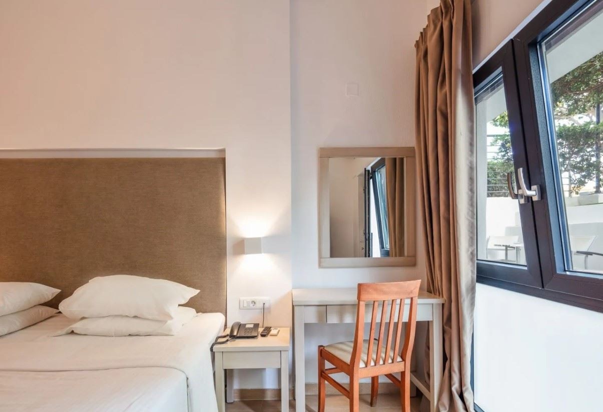 rooms-economy-studio-semi-basement