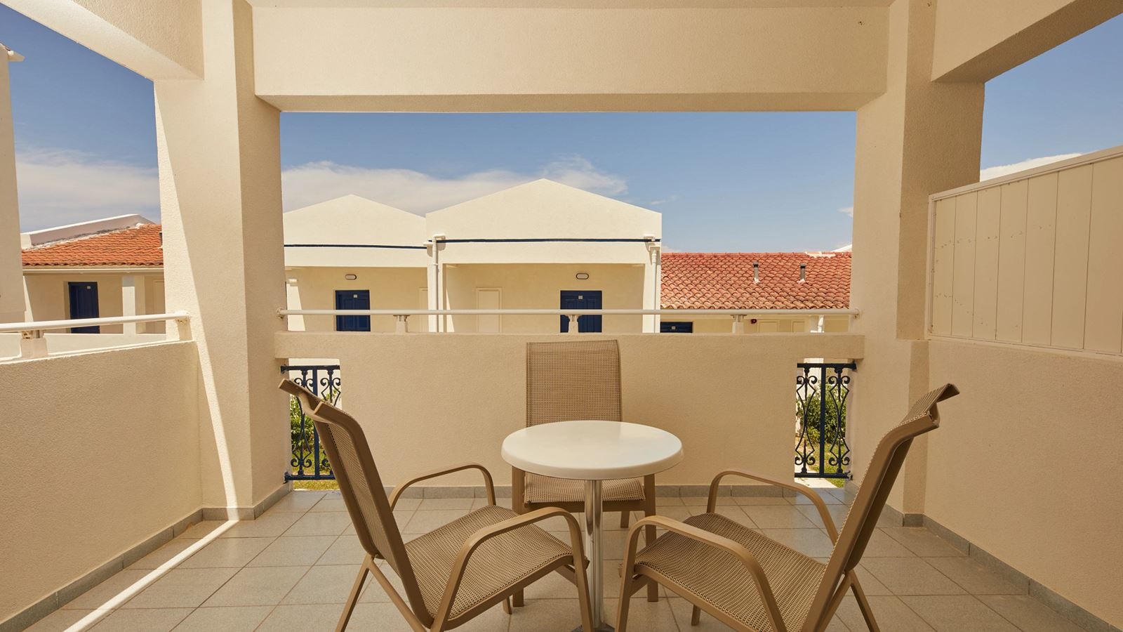 rooms-junior-suite-inland-view