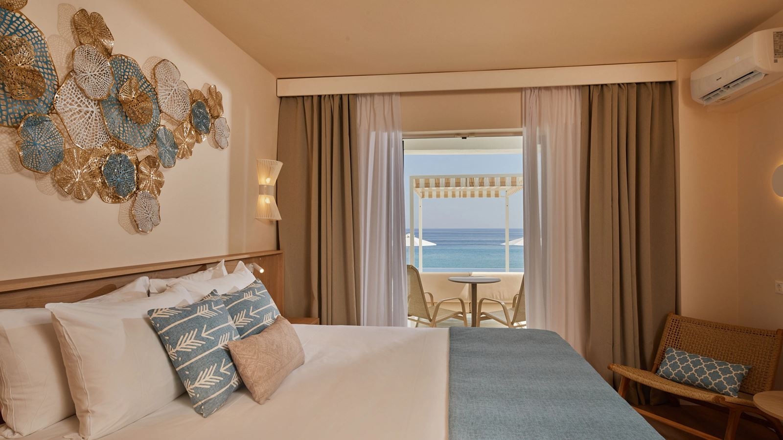 rooms-my-favorite-club-junior-suite-frontal-sea-view-swim-up