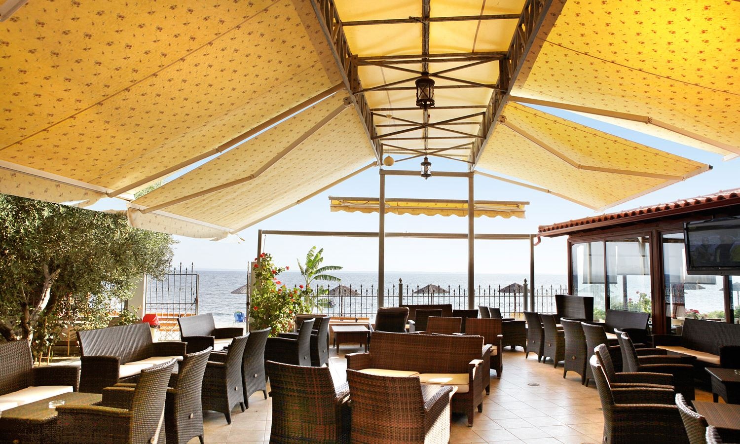 bars-poll-and-garden-bar