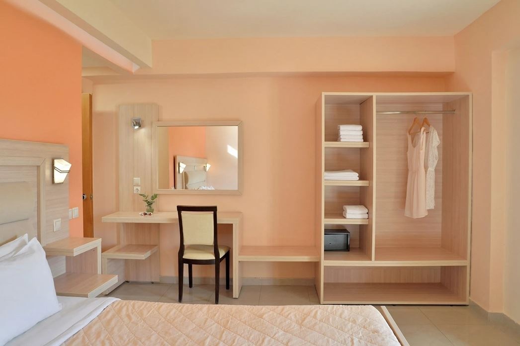 rooms-family-1-bedroom-room