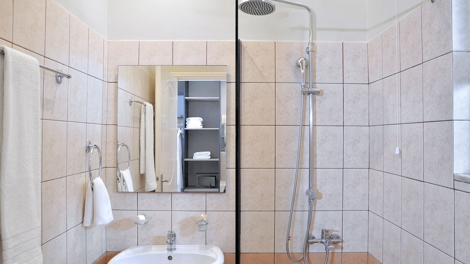 rooms-superior-room-balcony-or-terrace