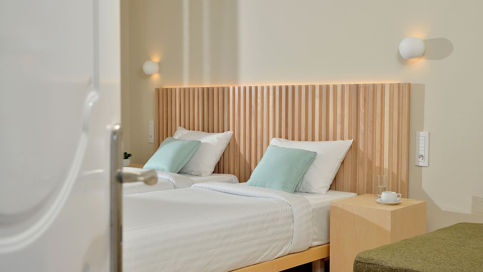 rooms-apartment-2-bedroom-balcony-or-terrace