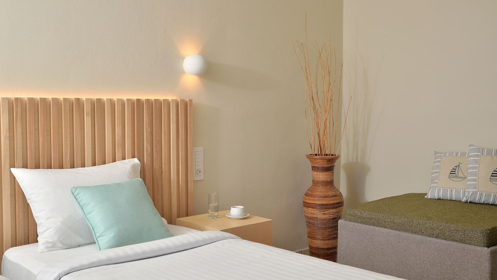 rooms-apartment-2-bedroom-balcony-or-terrace