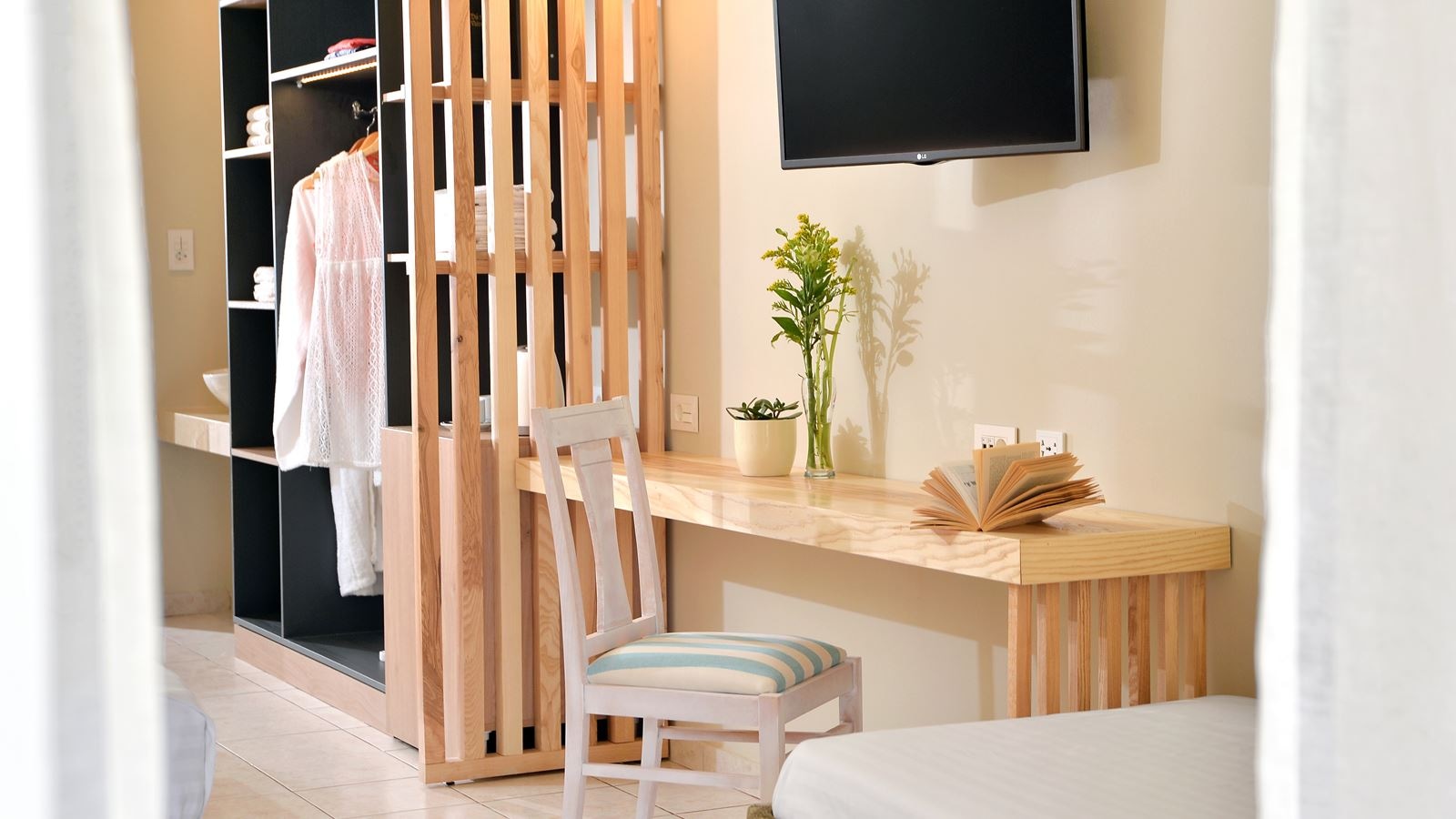 rooms-superior-room-side-sea-view-balcony-or-terrace