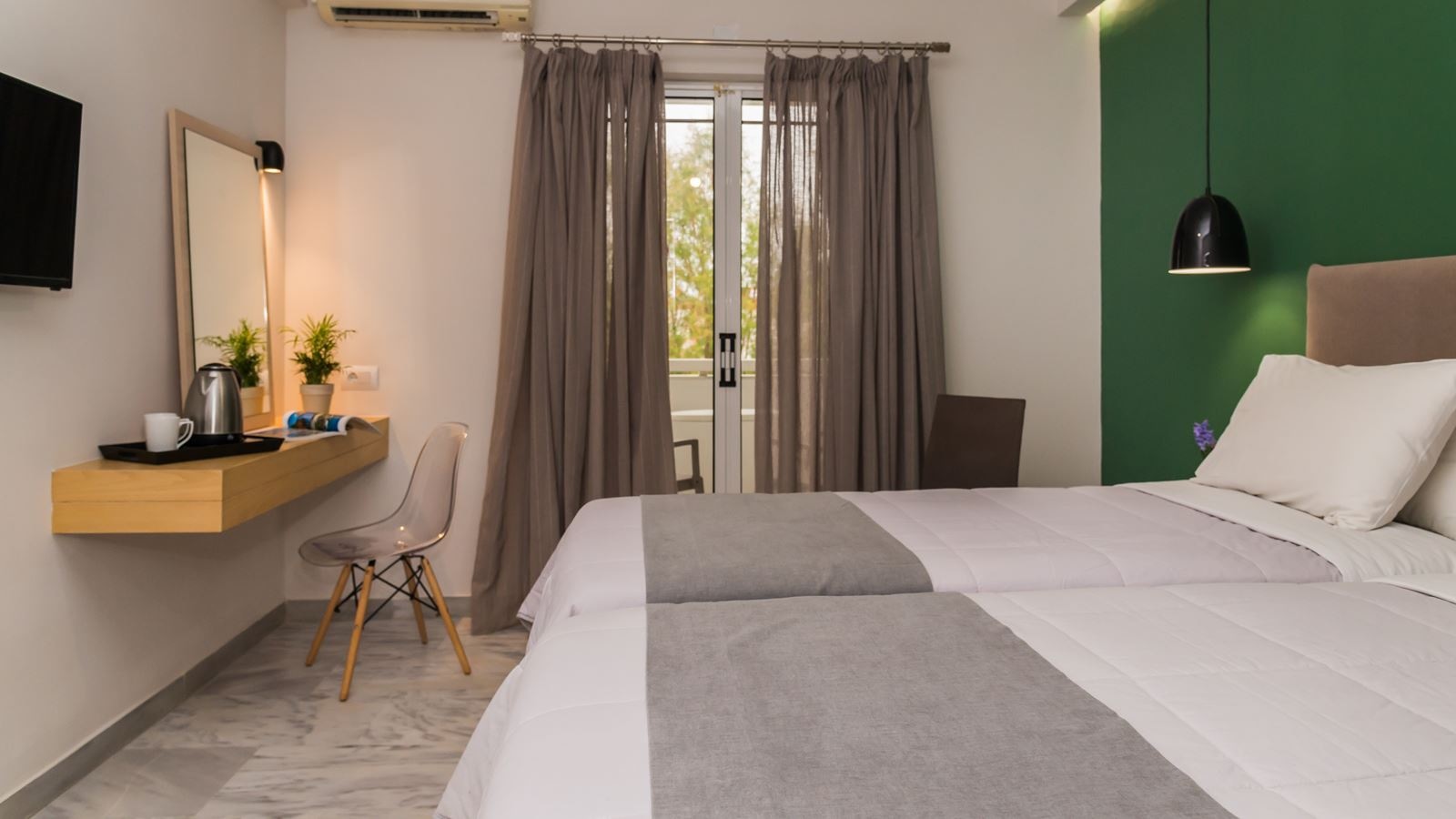 rooms-deluxe-ground-floor