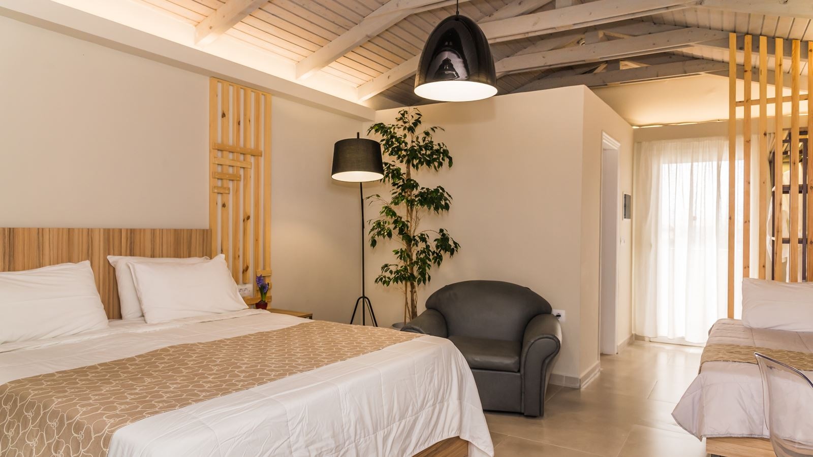 rooms-suite-junior-sea-view-with-outdoor-jacuzzi