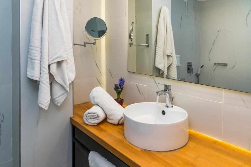 rooms-deluxe-room-ground-floor-balcony-or-terrace