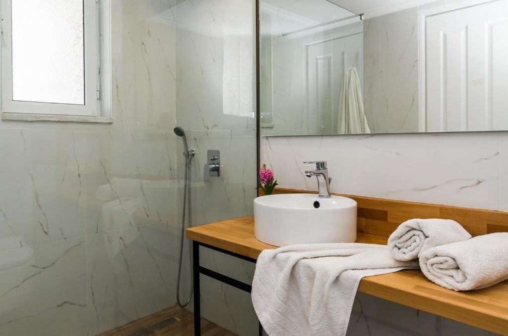 rooms-superior-double-room-balcony-or-terrace