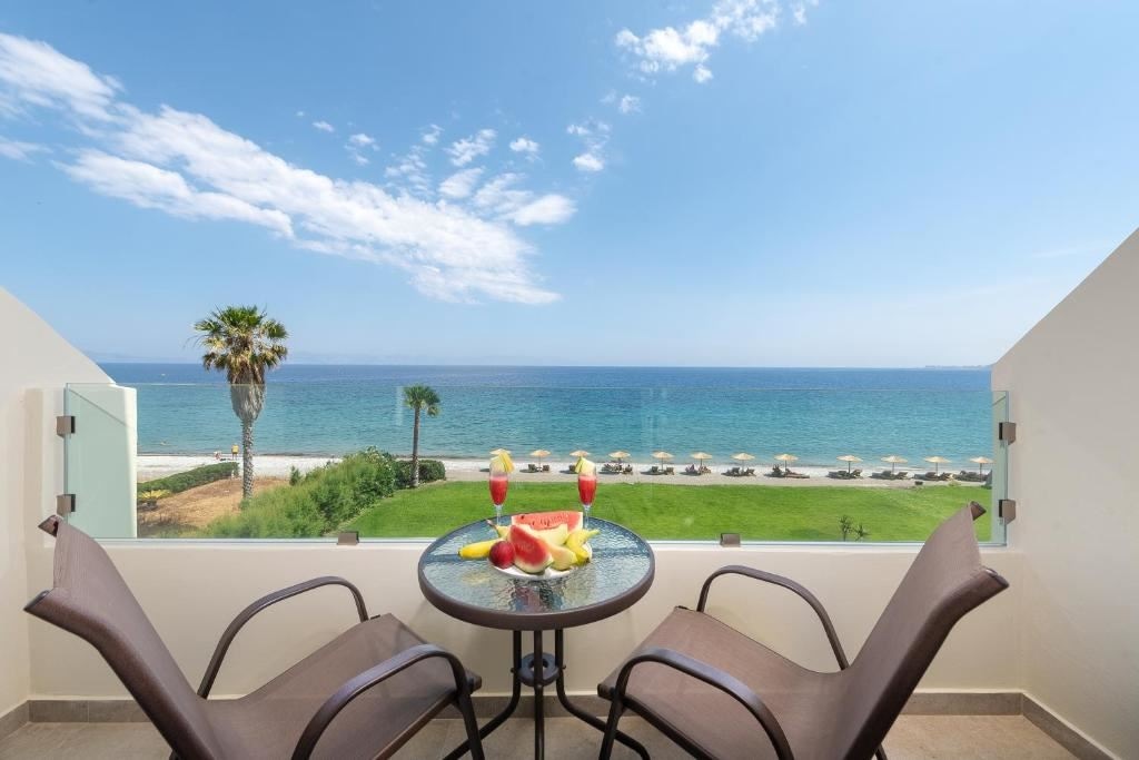 rooms-room-deluxe-double-poolsea-view-balcony