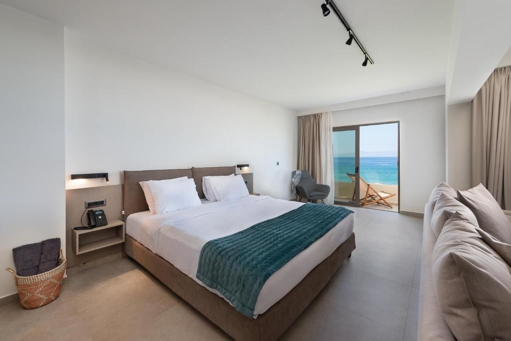 rooms-suite-junior-sea-front--balcony