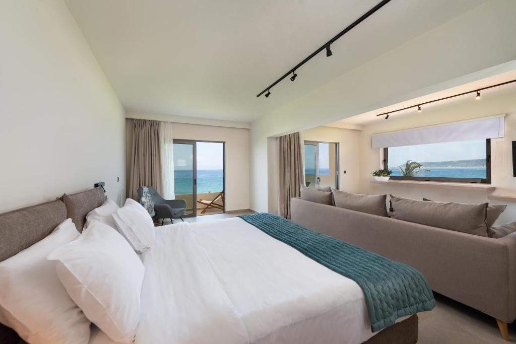 rooms-suite-junior-sea-front--balcony
