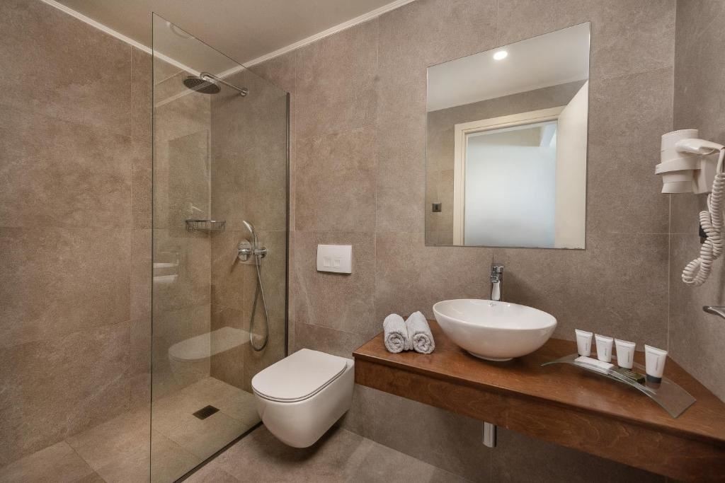 rooms-room-singleuse-seafront-balcony