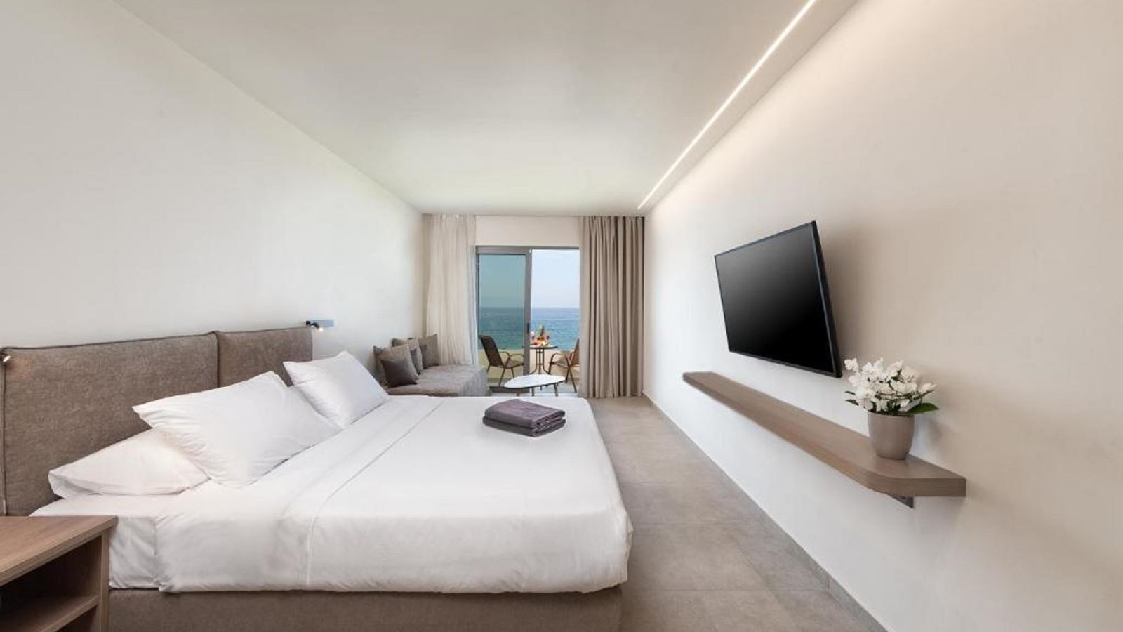 rooms-room-singleuse-seafront-balcony