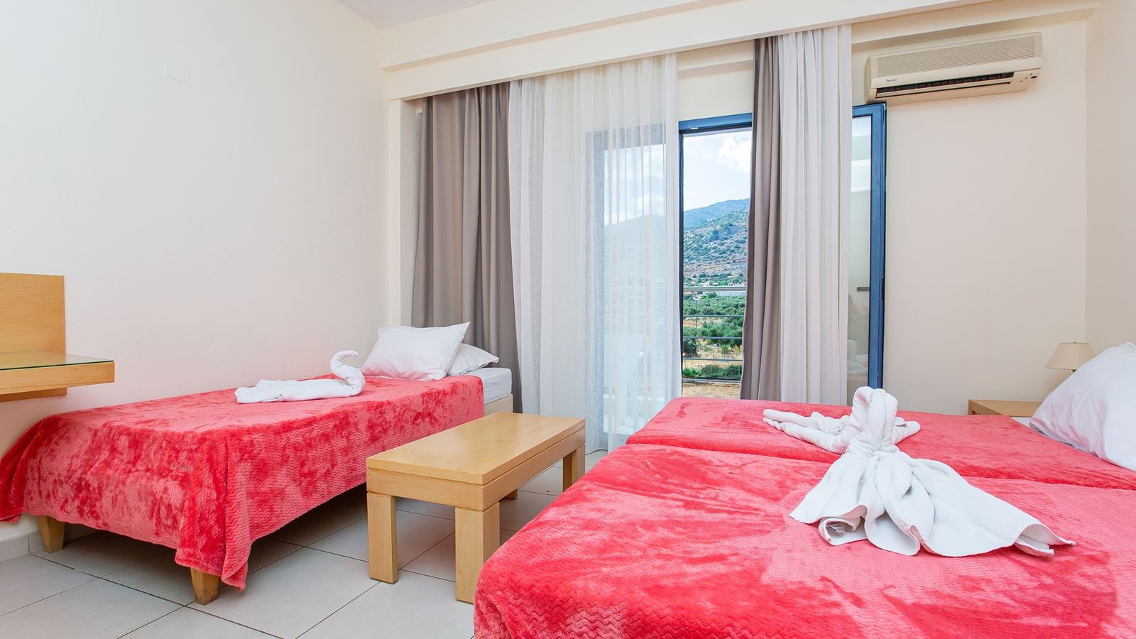 rooms-superior-triple-studio