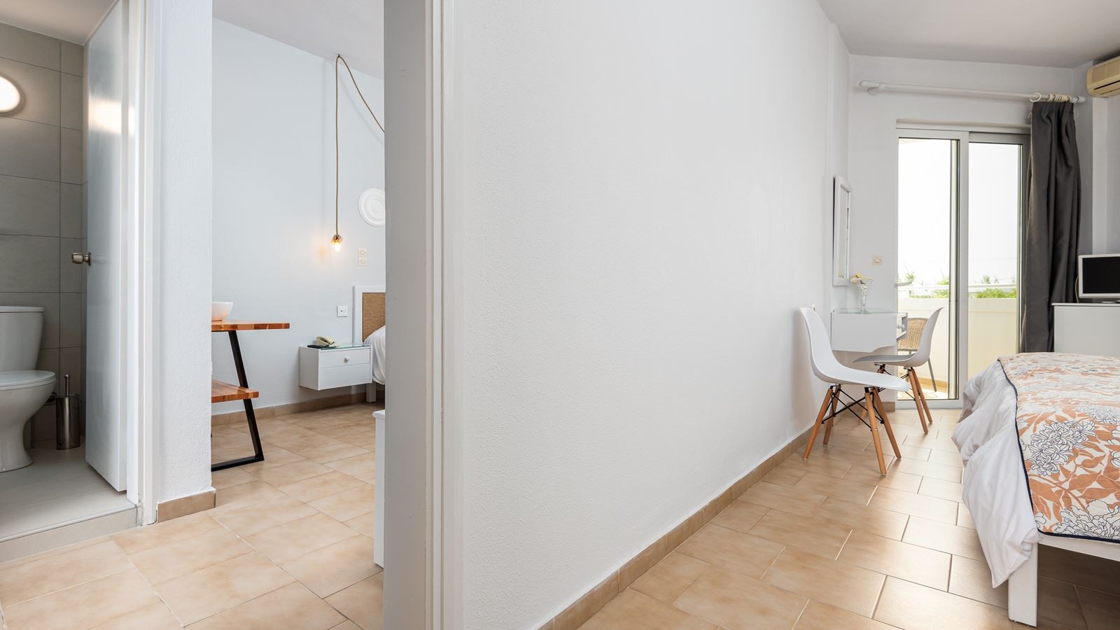 rooms-friend-and-family-room-sea-view