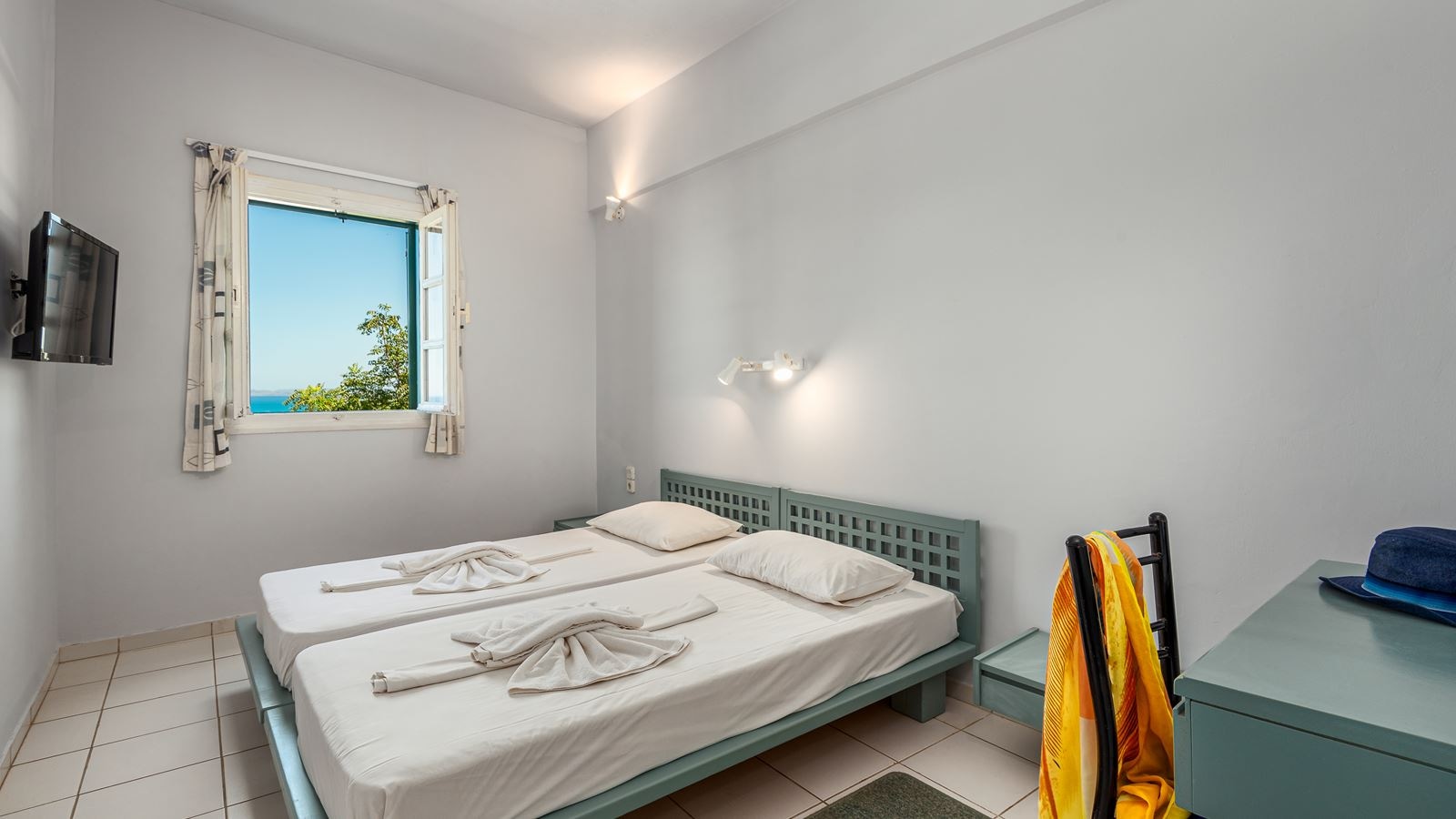 rooms-one-bedroom-apartment-sea-view