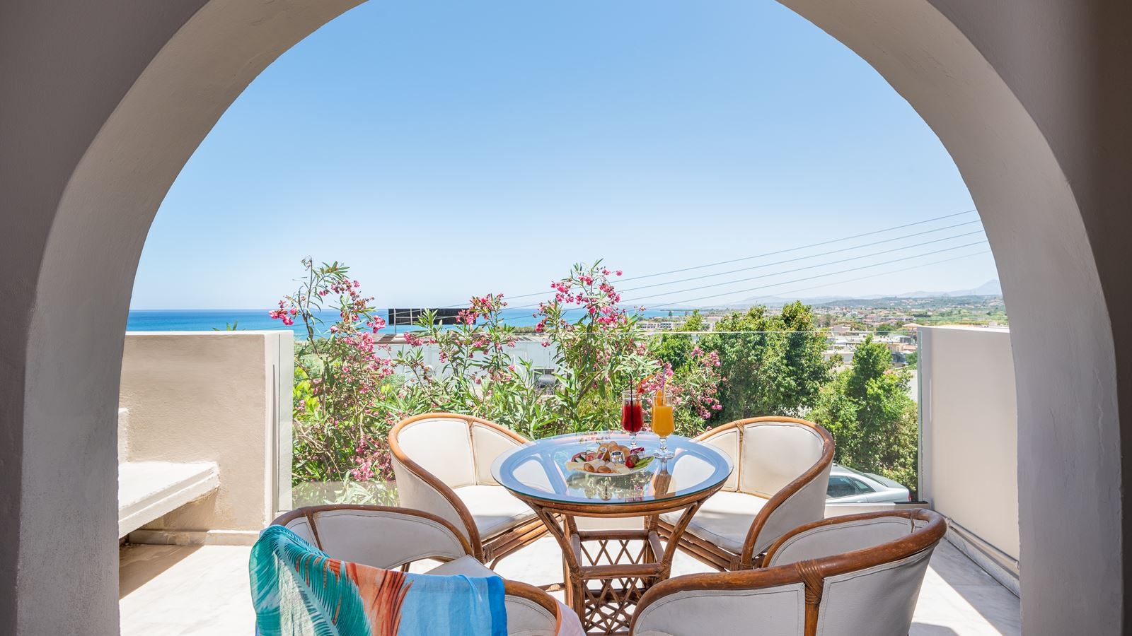 rooms-one-bedroom-apartment-sea-view
