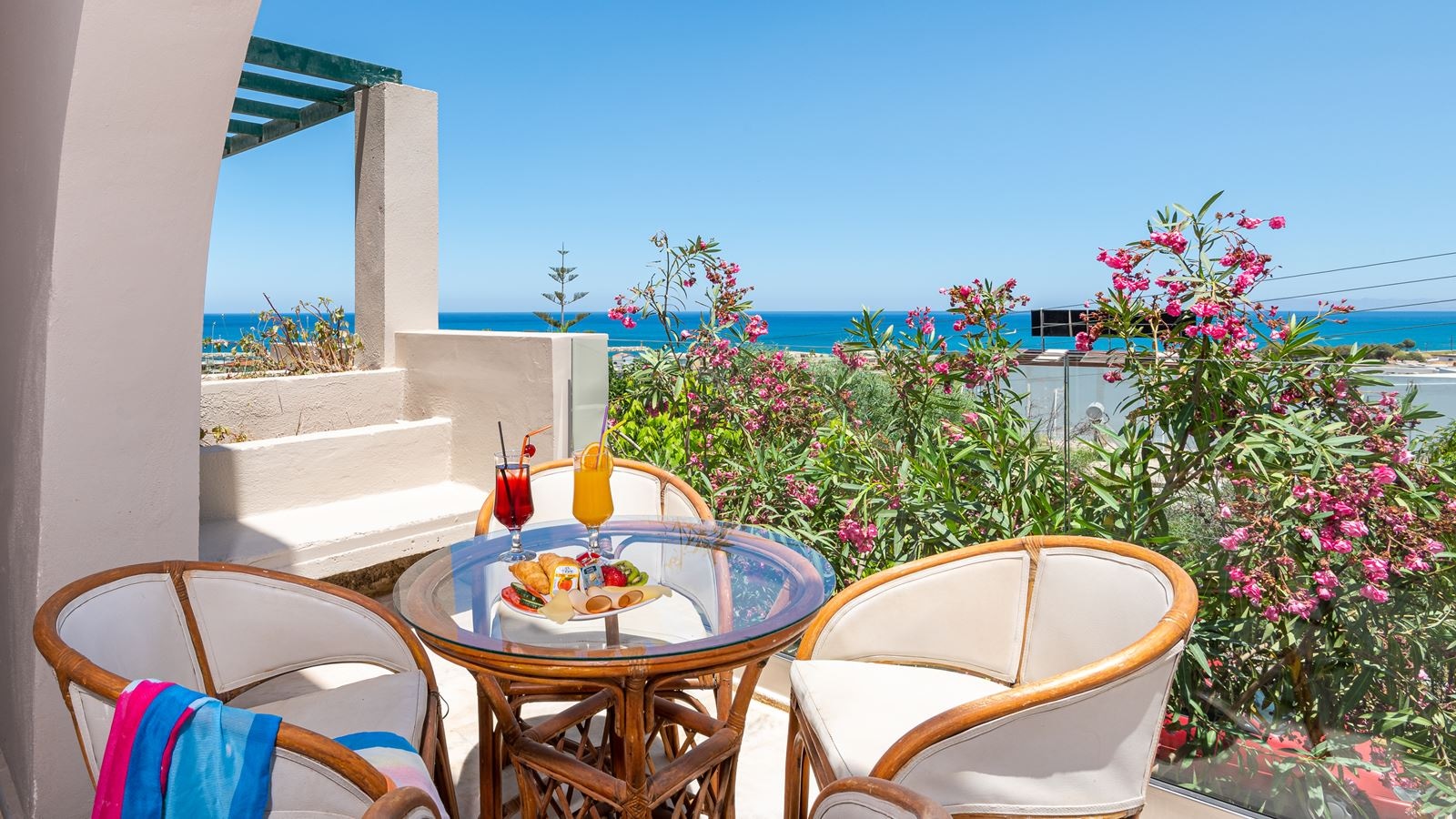 rooms-family-one-bedroom-apartment-sea-view