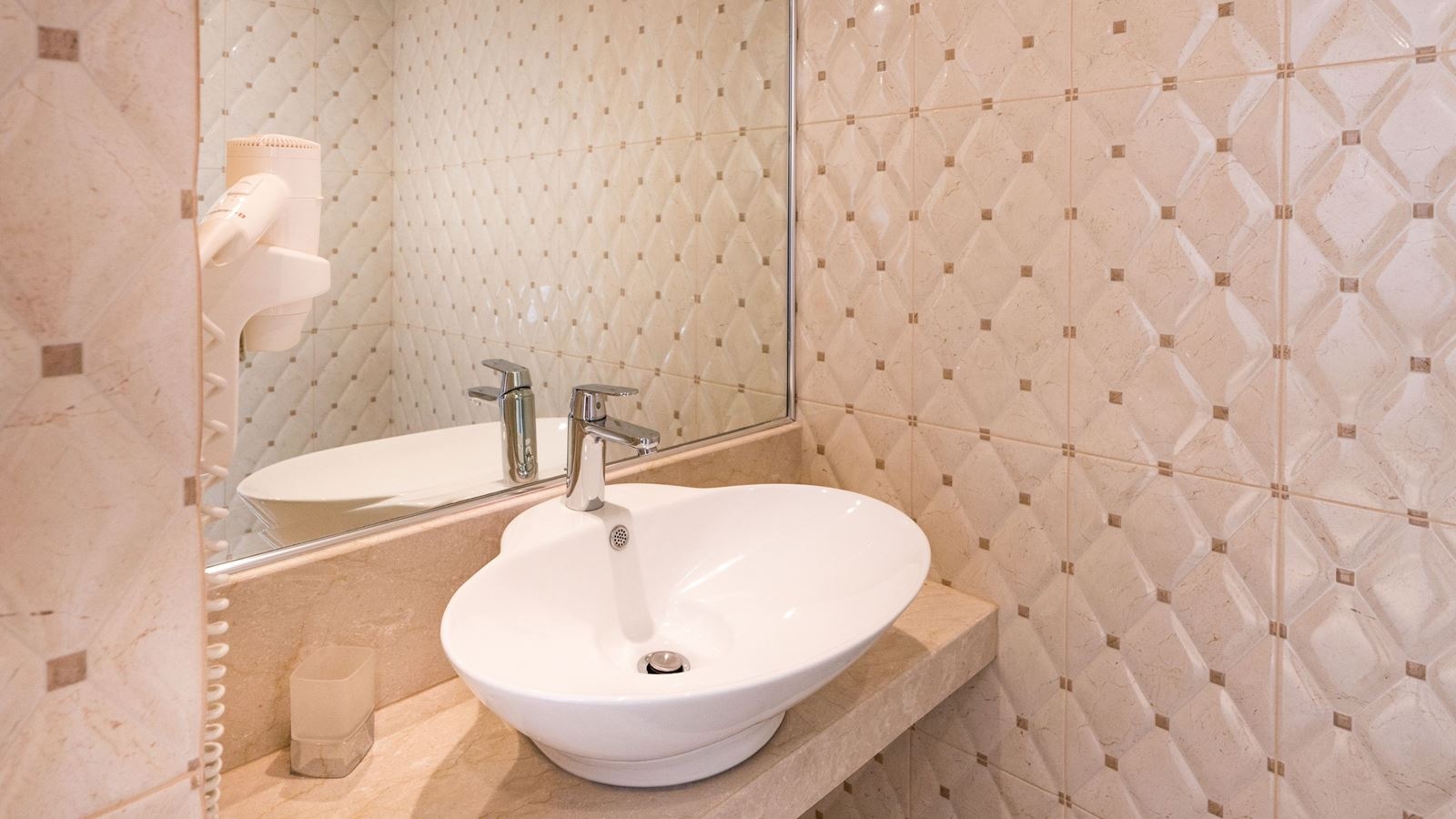 rooms-family-suite-one-bedroom-sea-view