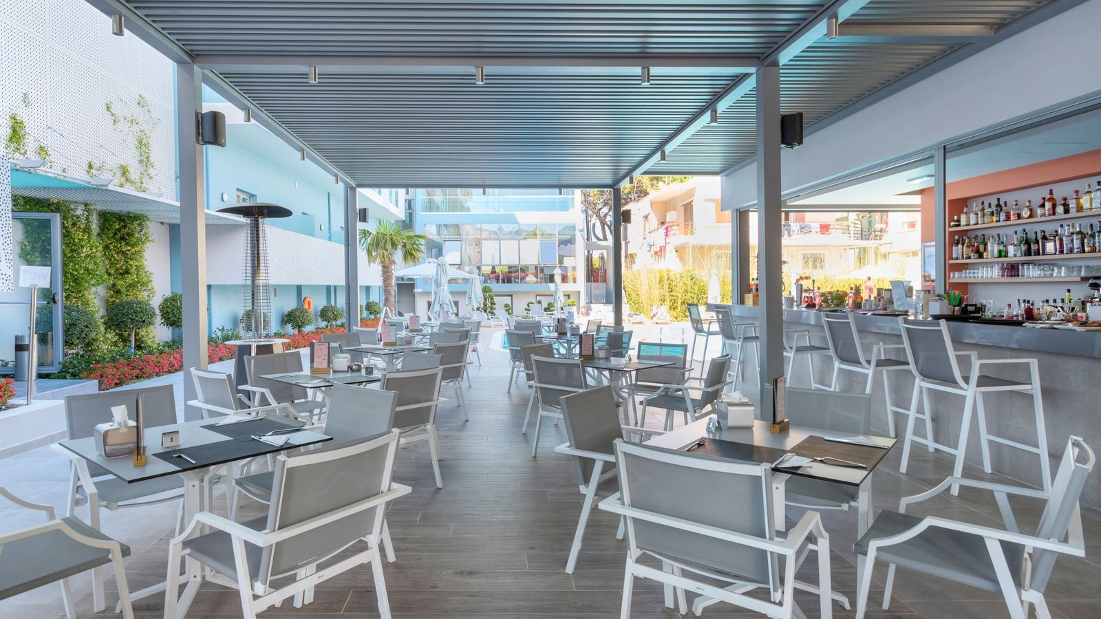 restaurants-poolsnack-bar