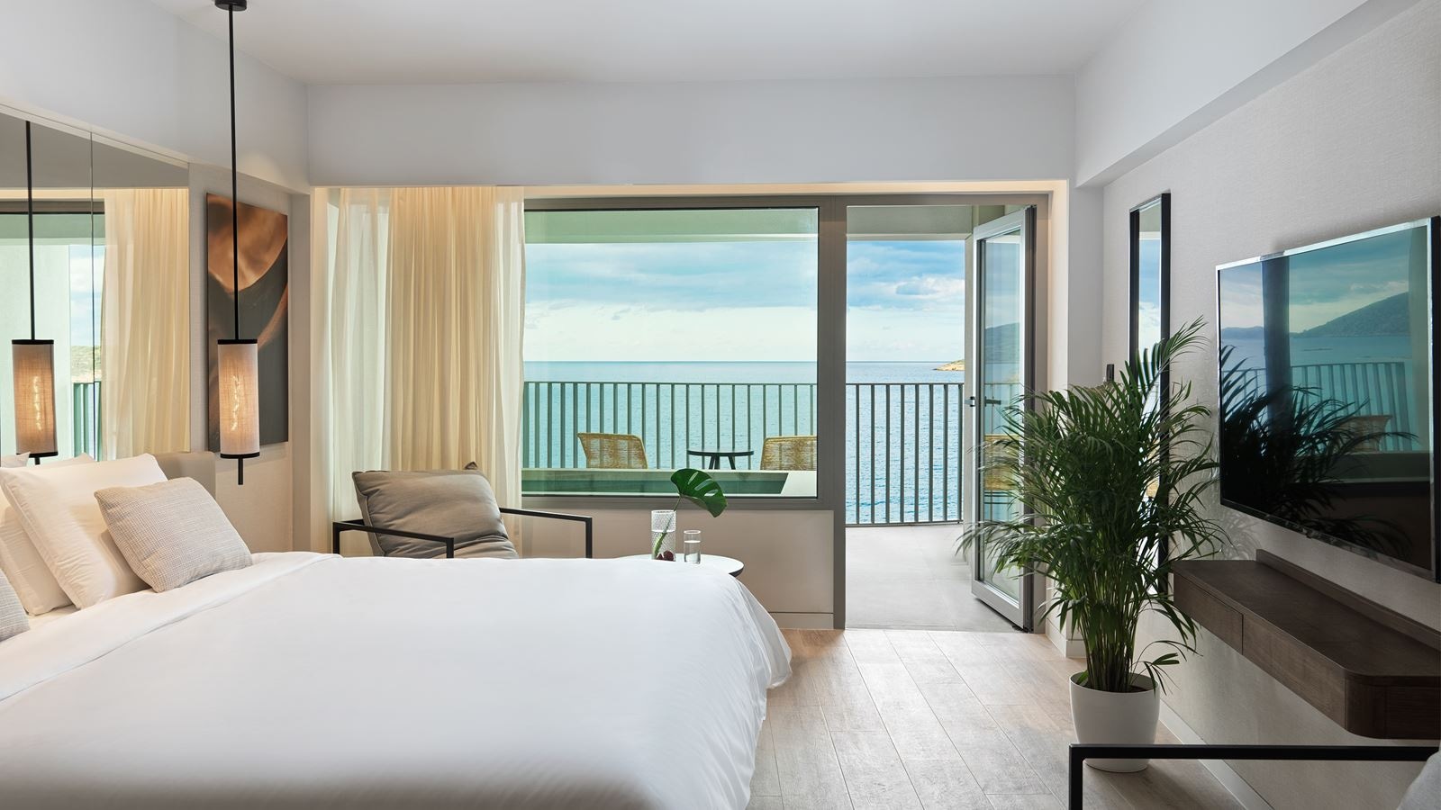 rooms-junior-suite-front-sea-view-plunge-pool