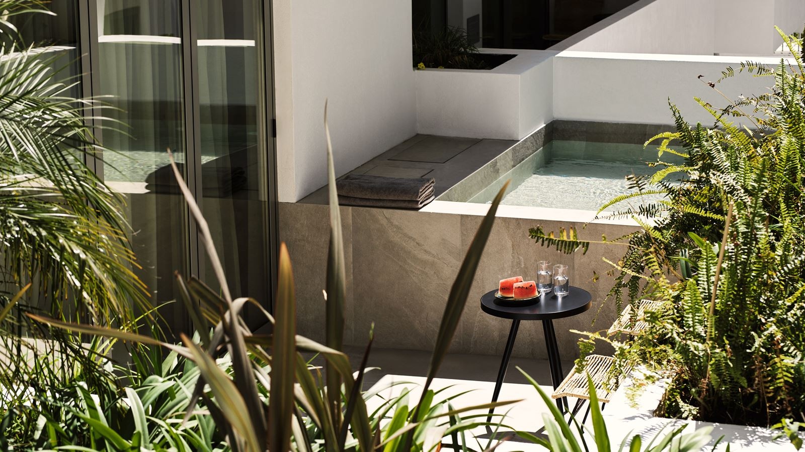 rooms-suite-relax-with-plunge-pool